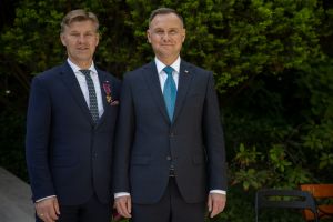 Starosta Radomski Waldemar Trelka odznaczony przez...