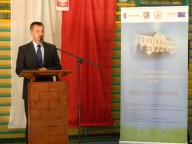 Starosta Mirosłw Ślifirczyk podczas rozpoczęcia roku...