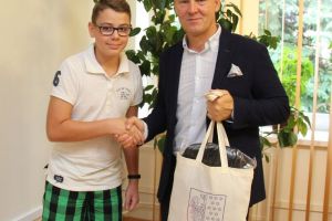 Najlepszy młody strażak powiatu z wizytą u starosty