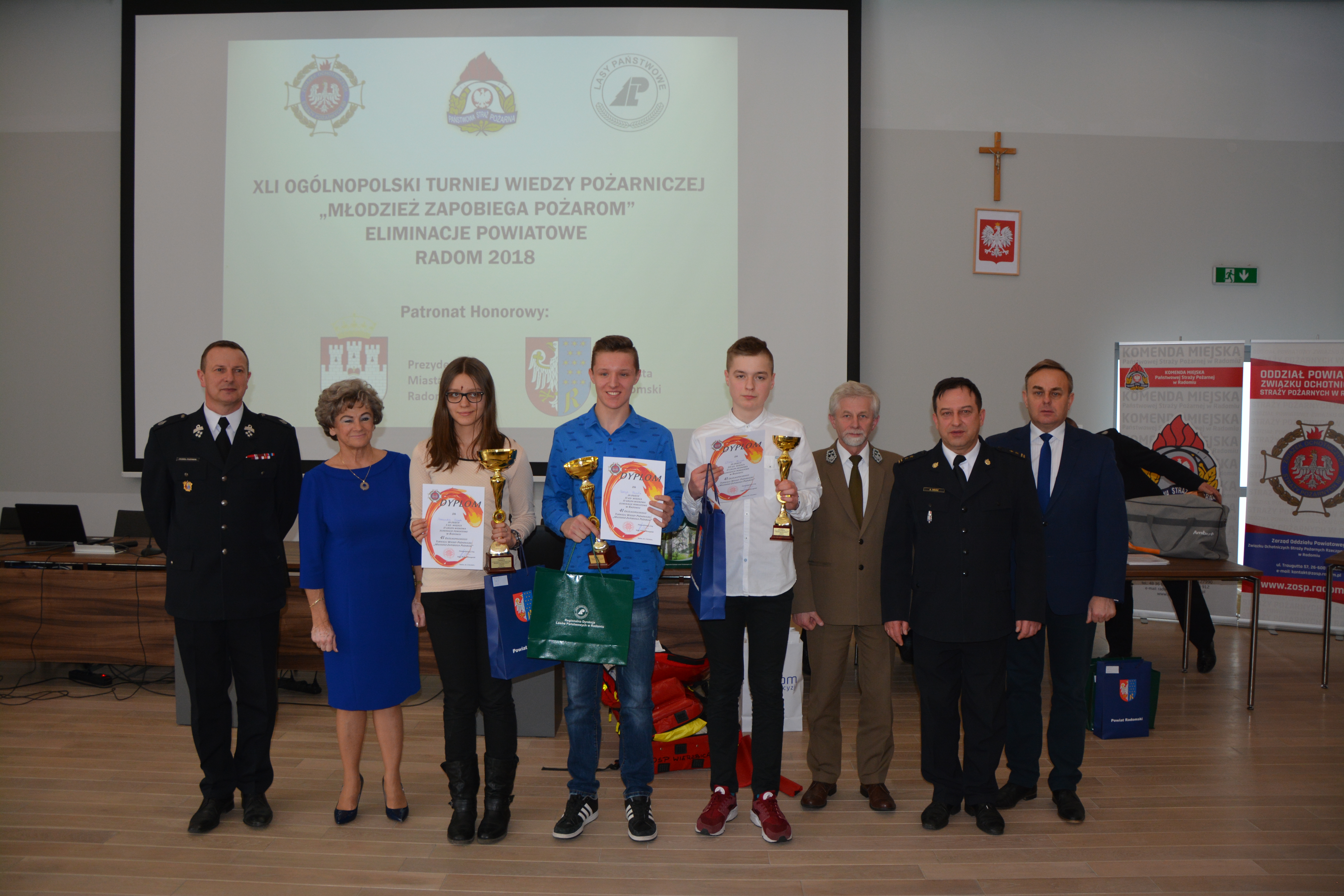 Młodzież „pali się” do pomocy strażakom