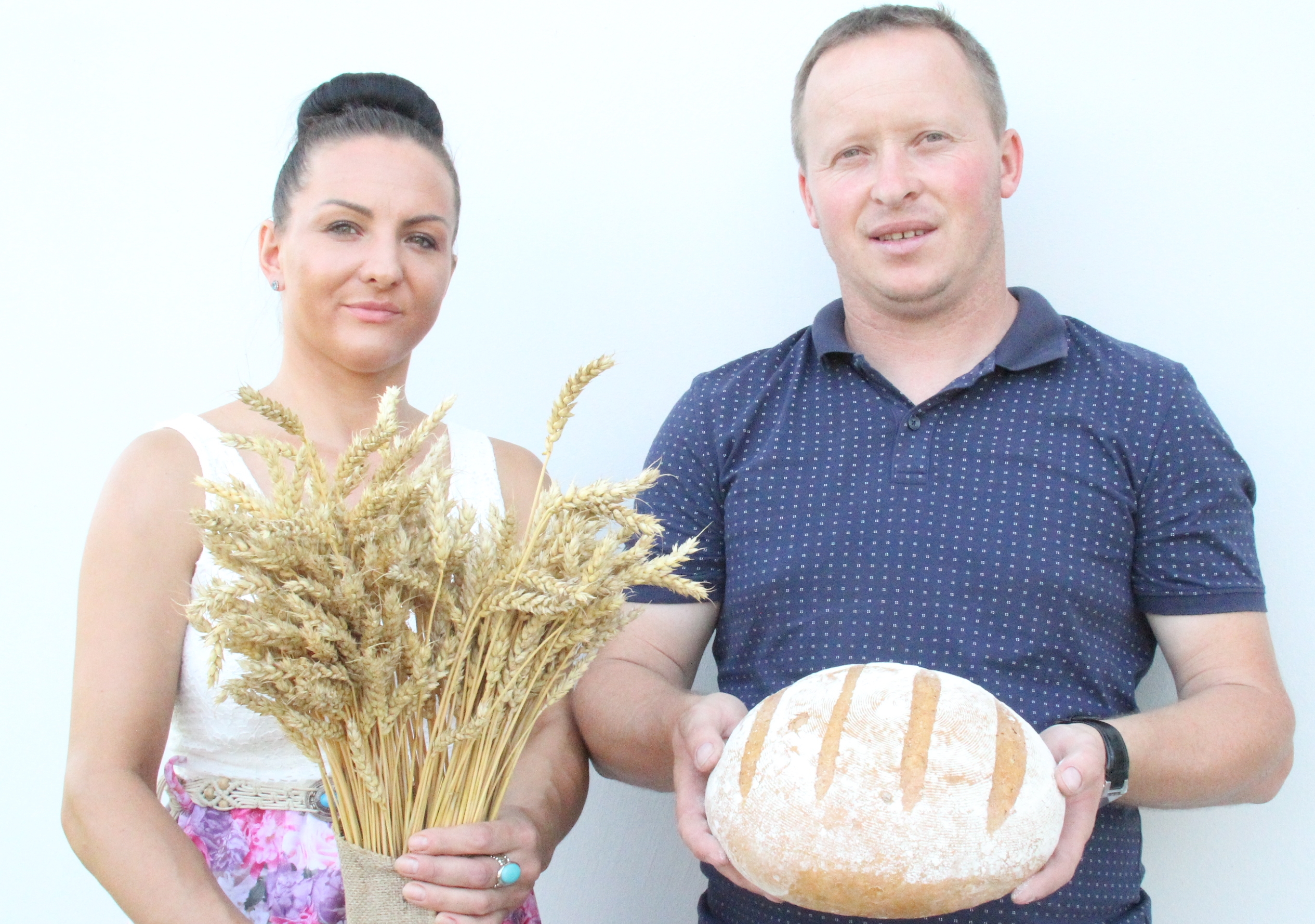 Oni przyniosą bochen dożynkowego chleba