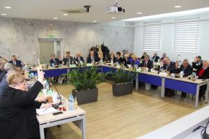 O rynku pracy, wyuczonym bezrobociu oraz inwestycjach podczas listopadowej sesji Rady Powiatu