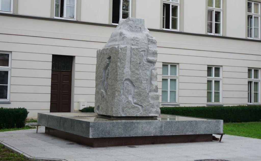 Pomnik w hołdzie żołnierzy AK