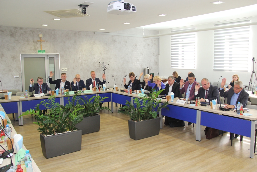 Radni o finansach, nauczycielach i szpitalach