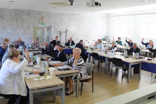 Radni o podziale Mazowsza i godnych patronach szpitala w Pionkach