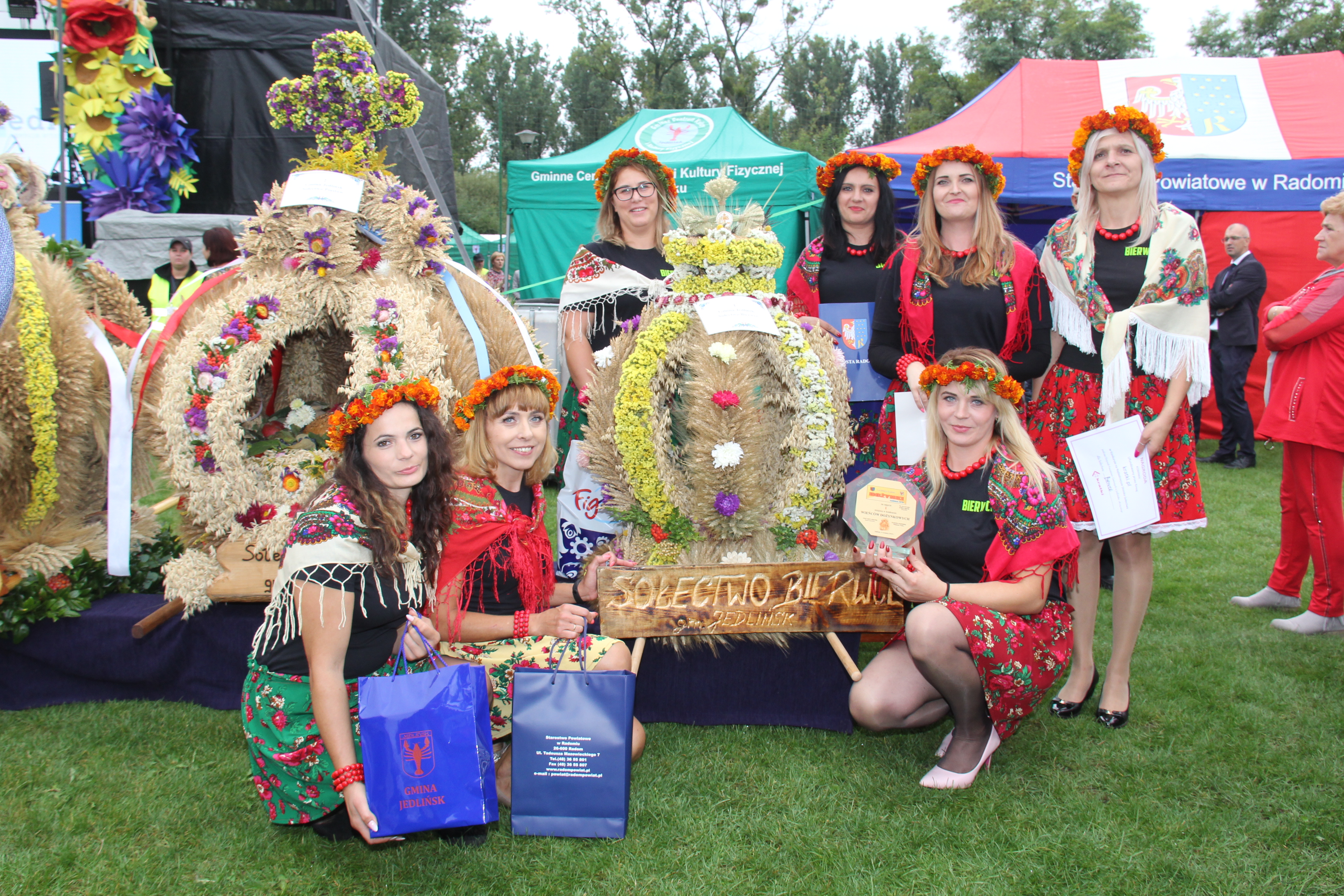 Wspaniałe dożynki w Jedlińsku z zespołem KOMBII